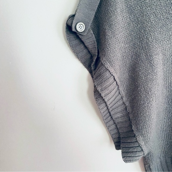 dots Women's Dark Gray Short Sleeve V Neck Knit Sweater Size Large - Picture 5 of 10